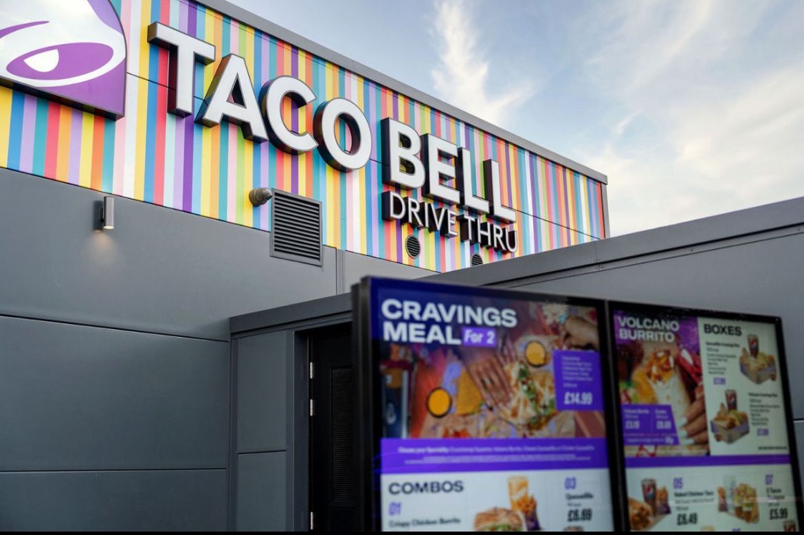Drive Thru digital signage installed by Fifteen Group for Taco Bell